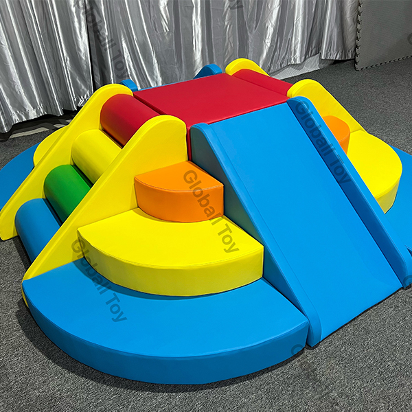 Weißes Bällebad aus PU-Schaum für Partys