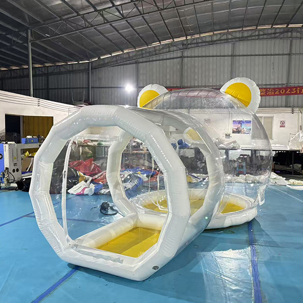 Maison &agrave; bulles gonflable avec un design d'oreille d'ours pour un jeu doux pour les enfants