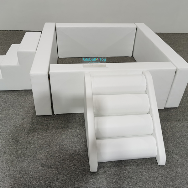 Modułowy biały basen z miękkimi piłkami ze zjeżdżalnią na rolkach wspinaczkowych i tunelem do raczkowania dla wewnętrznej strefy zabaw dla maluch&oacute;w i wynajmu imprez dla dzieci Konfiguracja placu zabaw