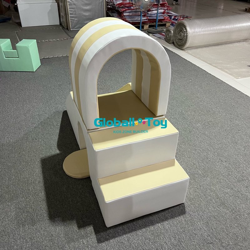 Scivolo morbido per l'area giochi per bambini