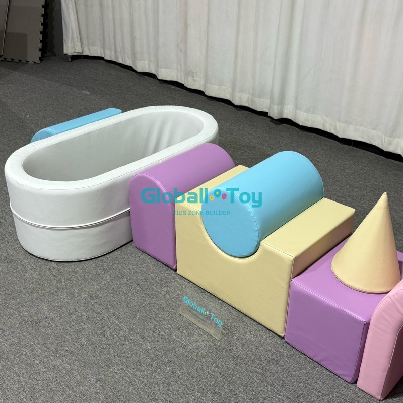 Ensemble de jeu doux pour enfants avec toboggan amusant et tunnel pour les fêtes