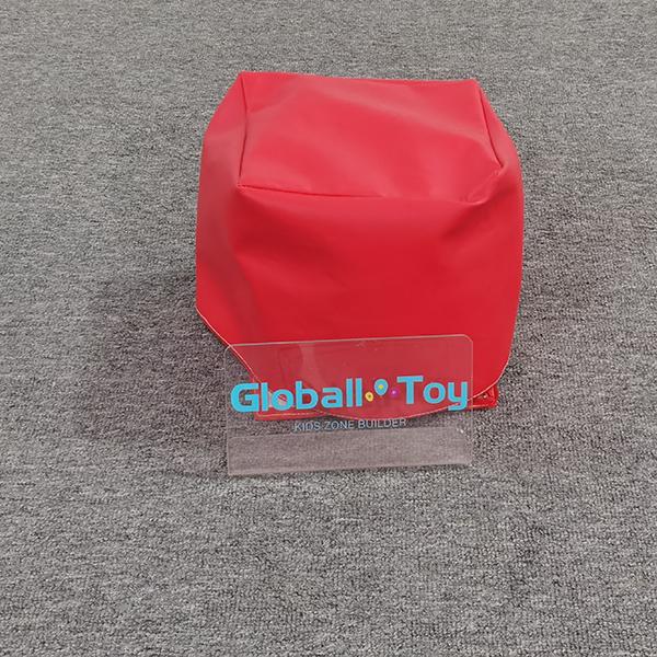 Weicher W&uuml;rfel aus rotem Schaumstoff f&uuml;r p&auml;dagogische Stapelspiele f&uuml;r Kinder