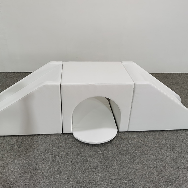 Modułowy biały basen z miękkimi piłkami ze zjeżdżalnią na rolkach wspinaczkowych i tunelem do raczkowania dla wewnętrznej strefy zabaw dla maluch&oacute;w i wynajmu imprez dla dzieci Konfiguracja placu zabaw