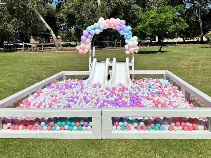 K&uuml;&ccedil;&uuml;k &Ccedil;ocuk Etkinlikleri i&ccedil;in Top Havuzlu, &Ccedil;ift Kaydıraklı ve Sı&ccedil;rama Kaleli A&ccedil;ık ve Kapalı Yumuşak Oyun Setleri