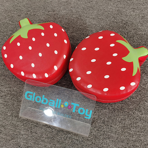 bantal-mainan-lembut-berbentuk stroberi-untuk-ruang bermain-anak