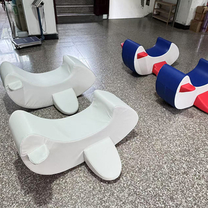 Mecedor de espuma azul rojo para uso en parques infantiles interiores