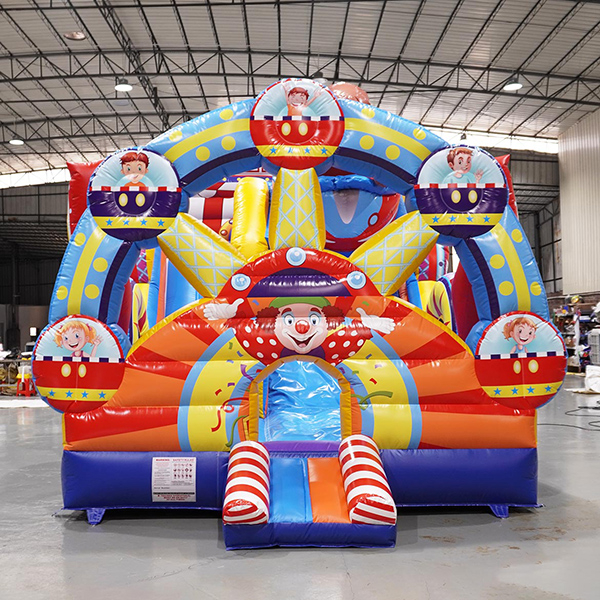 kolorowy-karnawałowy-bounce-house-ze-zjeżdżalnią-do-wypożyczenia-na-imprezę