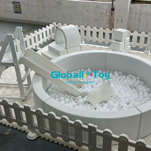 Túnel de espuma suave y set de escalada.