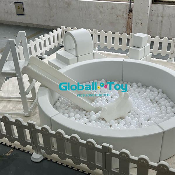 Zachte speelschuimtunnel en klimset