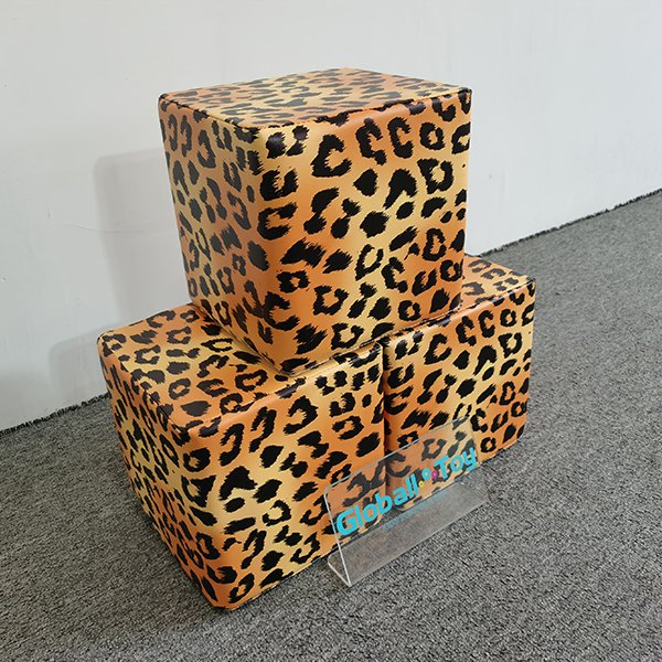 soft-play-kubus-voor-kinderen met luipaardprint