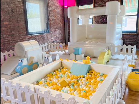 Jeu de jeu doux jaune et blanc avec fosse à billes, voitures et maison de rebond pour Toddlers_1078_809.jpg