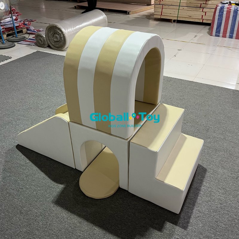 Scivolo e tunnel per giochi morbidi personalizzati