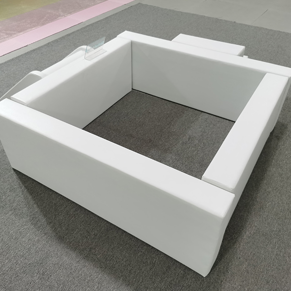 Modułowy biały basen z miękkimi piłkami ze zjeżdżalnią na rolkach wspinaczkowych i tunelem do raczkowania dla wewnętrznej strefy zabaw dla maluch&oacute;w i wynajmu imprez dla dzieci Konfiguracja placu zabaw