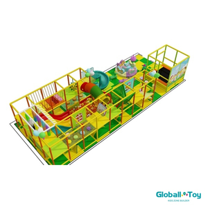 playground interno comercial com slides slides em espiral e zona de trampolim