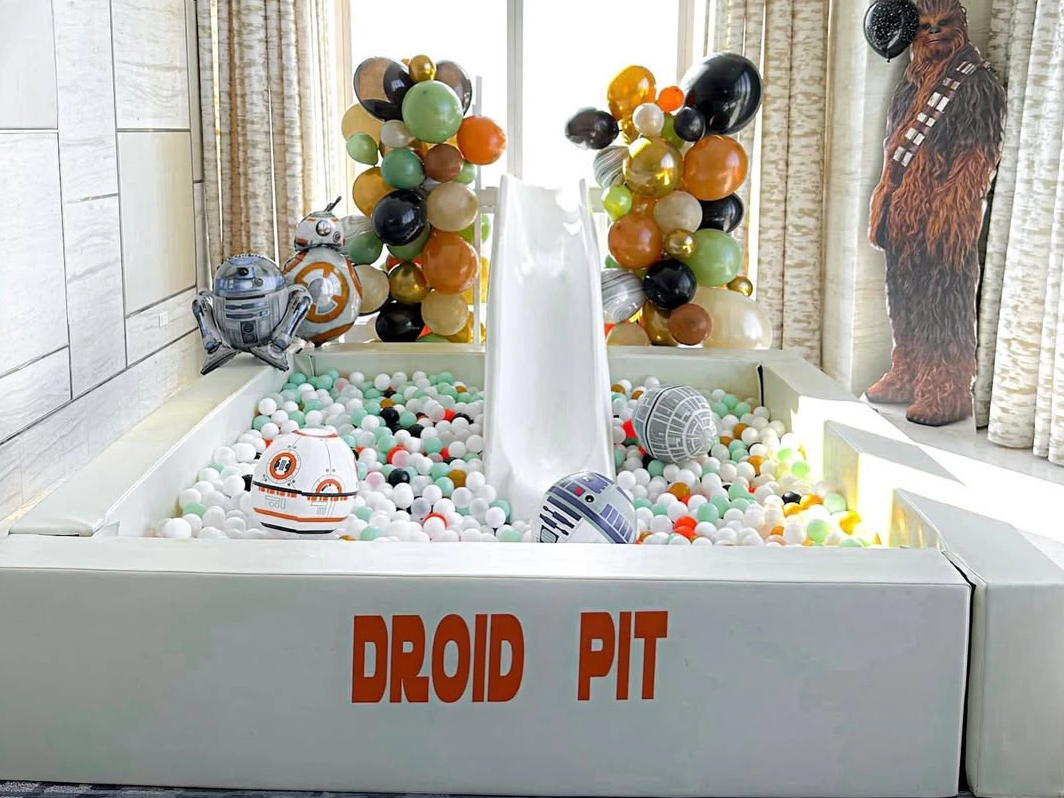 Piscina de bolas con tobog&aacute;n y juego suave tem&aacute;tico de Star Wars | Equipos de juegos interiores para ni&ntilde;os peque&ntilde;os