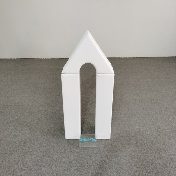 yumuşak oyun-tırmanma-rampa-beyaz-renkli-tutar-y&uuml;r&uuml;meye başlayan &ccedil;ocuk