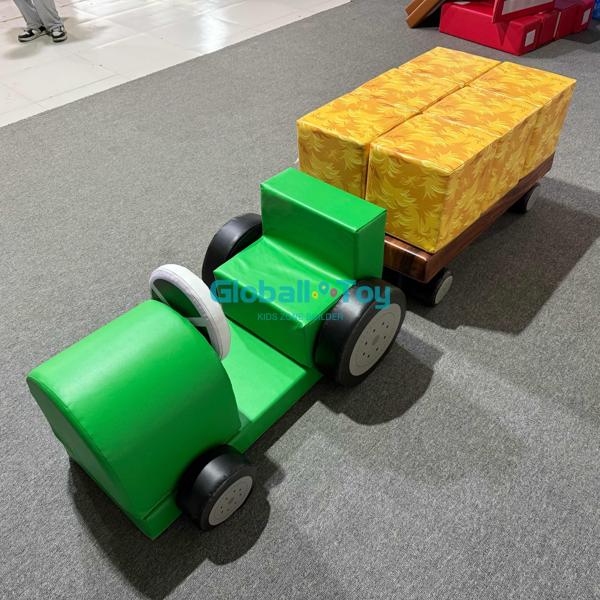 Set permainan lembut traktor hijau untuk anak-anak