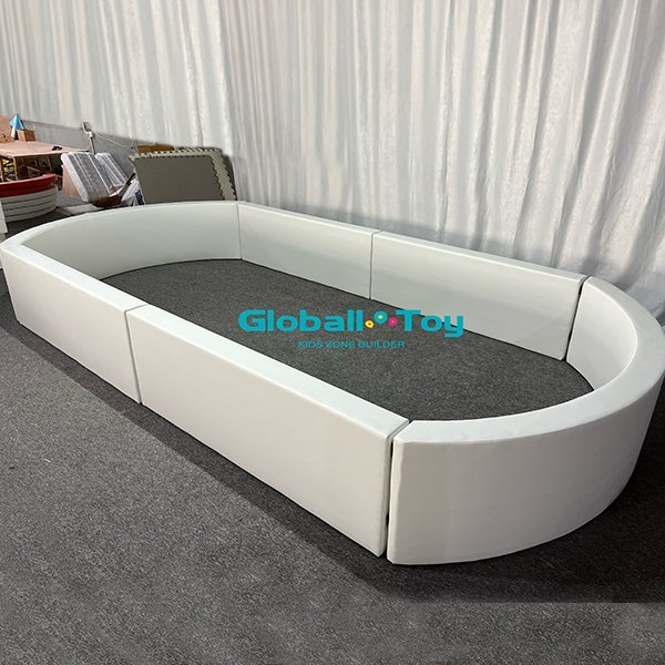 Minimalis Soft Play Oval Ball Pit Design untuk anak -anak.
