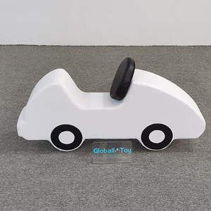 tampilan miring rocker lembut berbentuk mobil putih