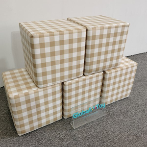 miękka-kostka-zabawowa-dla-dzieci w beżowo-kratkę