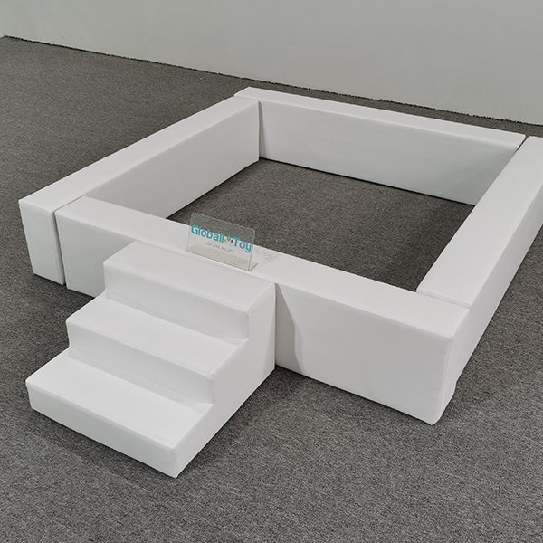 Pastel-soft-play-slide-met-klimramp