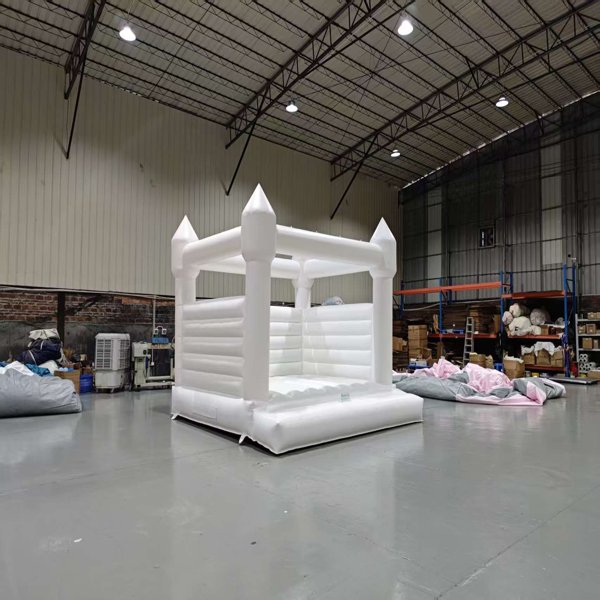 قلعة نطاطية بيضاء قابلة للنفخ ذات تصميم مفتوح للاستخدام التجاري
