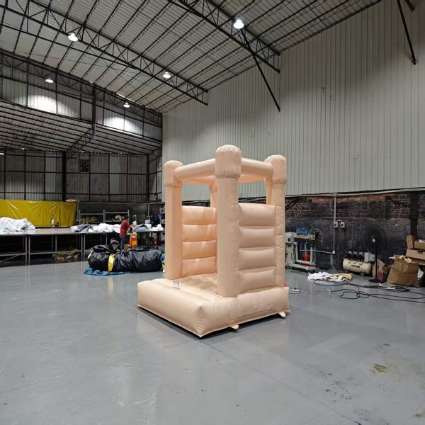 produttore di attivit&agrave; di noleggio di sdraiette-gonfiabili-nude-commerciali-soft-play