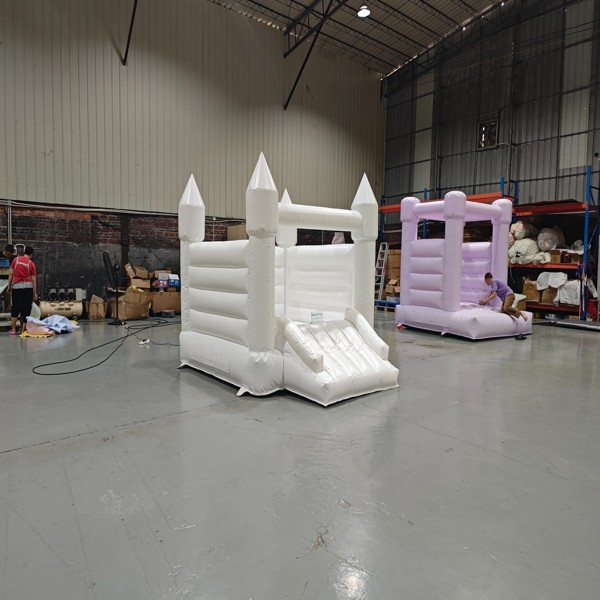 dzieci-biały-bounce-house-zjeżdżalnia-miękka-zabawa-kryty-strefa zabaw