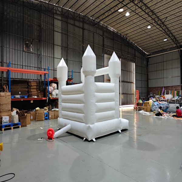 beyaz-şişme-sı&ccedil;rama-kale-minimalist-tasarım-parti-kiralama-iş